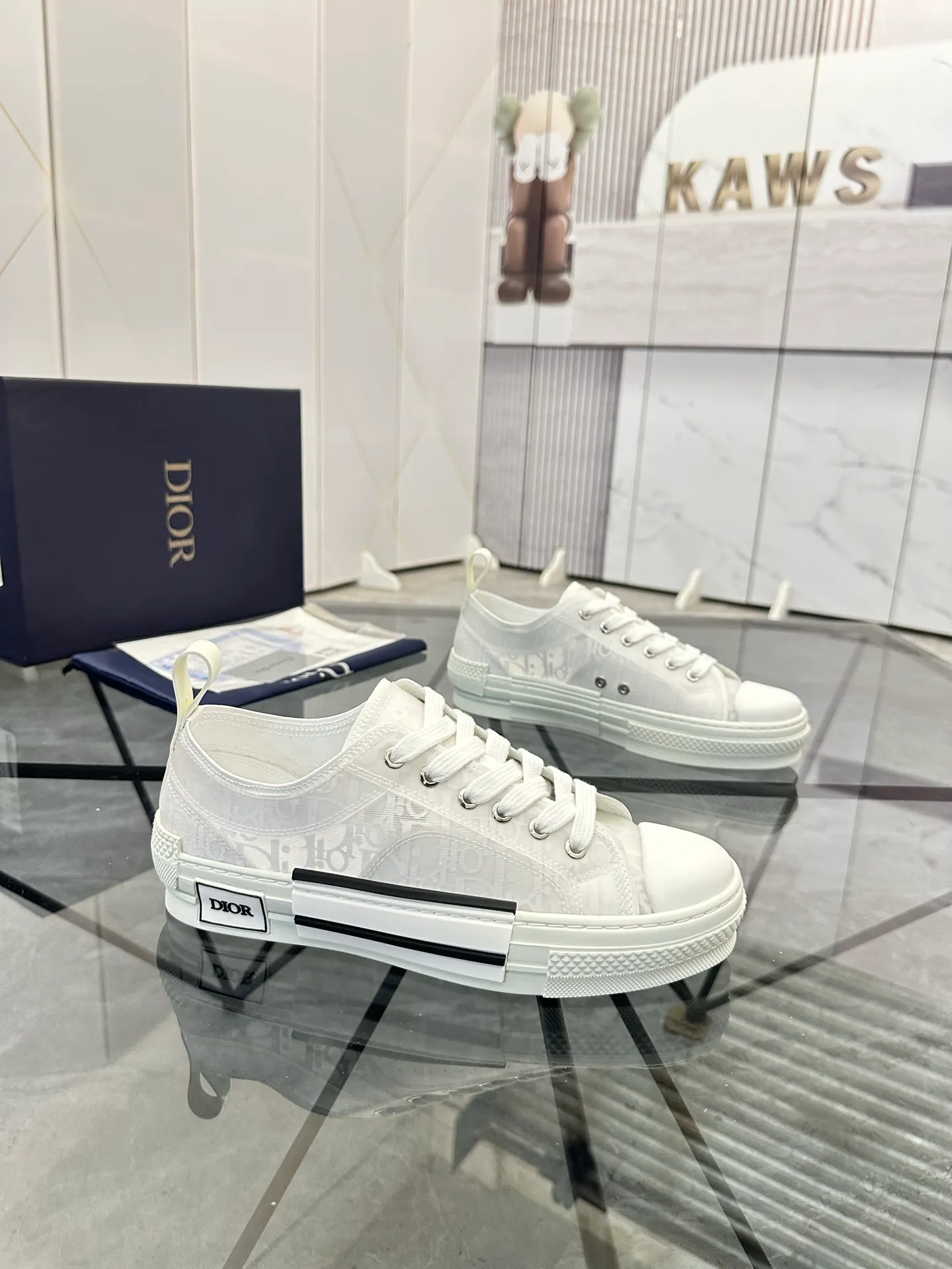 Selling men's shoes 💰: 💰P400¥ Product trademark: Dio* "Dior*" low-top casual shoes Regular size: 36-45 (can be customized to 46) Couple style B23 Product materials: Upper imported original fabric, breathable lining, original outsole. No.: 007